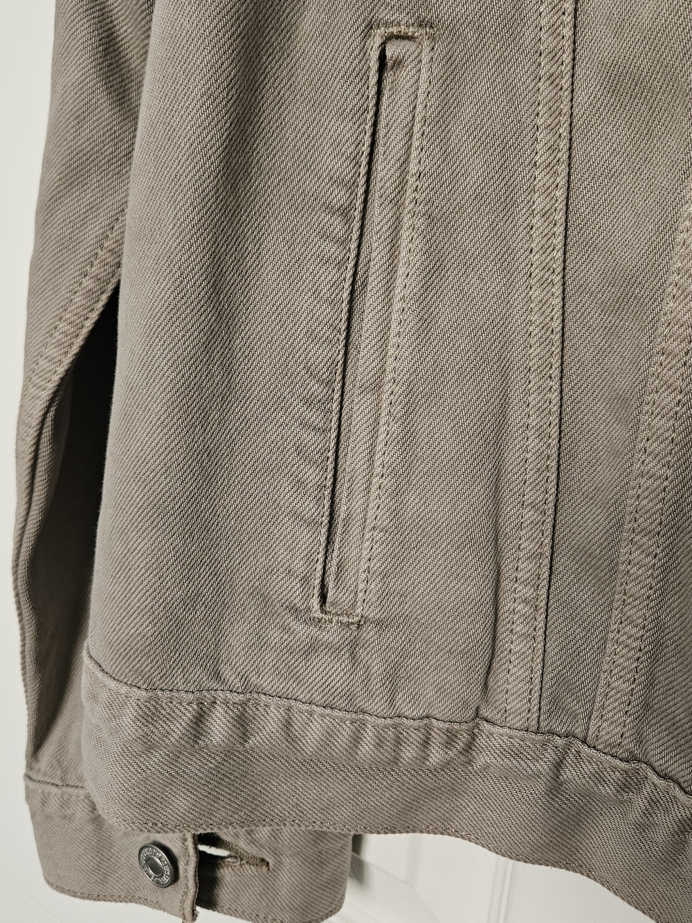 Levi's Men's Taupe/Beige Button-Front Trucker Jacket - Picture 4 of 5